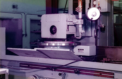 A rotary grinding table attached to a surface grinding machine